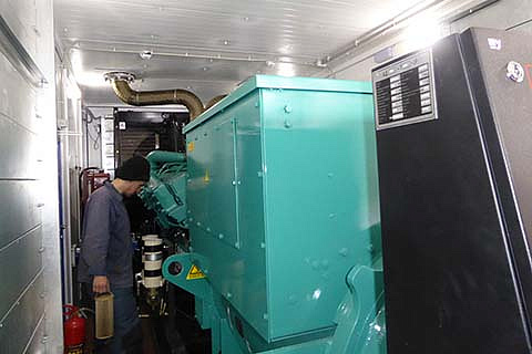 Замена топливного фильтрующего элемента при проведении ТО высоковольтной дизельной электростанции ЭТРО